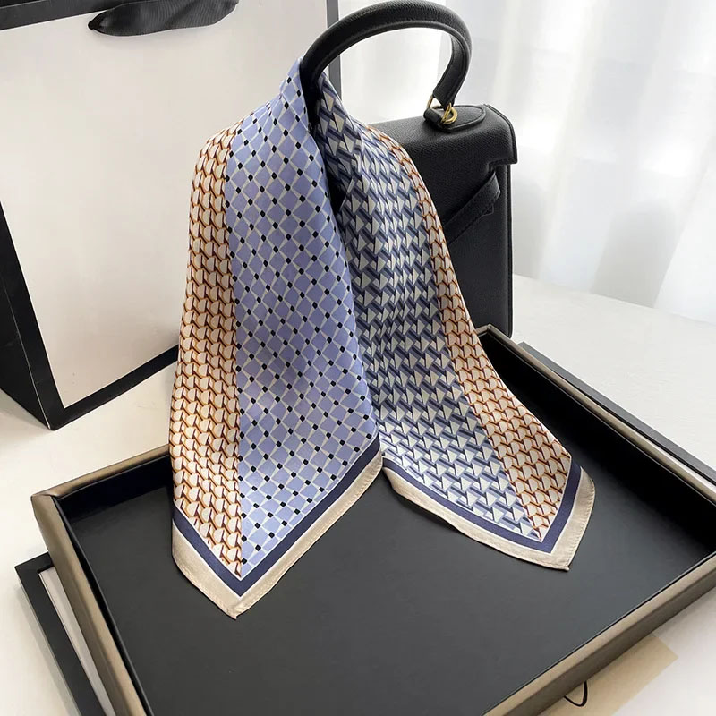 Nowy szalik damski z nadrukiem – Scarf Silk Square recenzja i cena