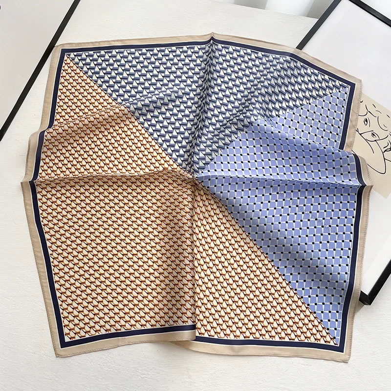 Nowy szalik damski z nadrukiem – Scarf Silk Square recenzja i cena