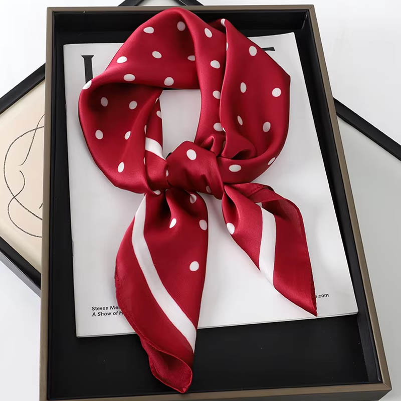 Luksusowa apaszka damska z jed – Scarf Silk Square recenzja i cena